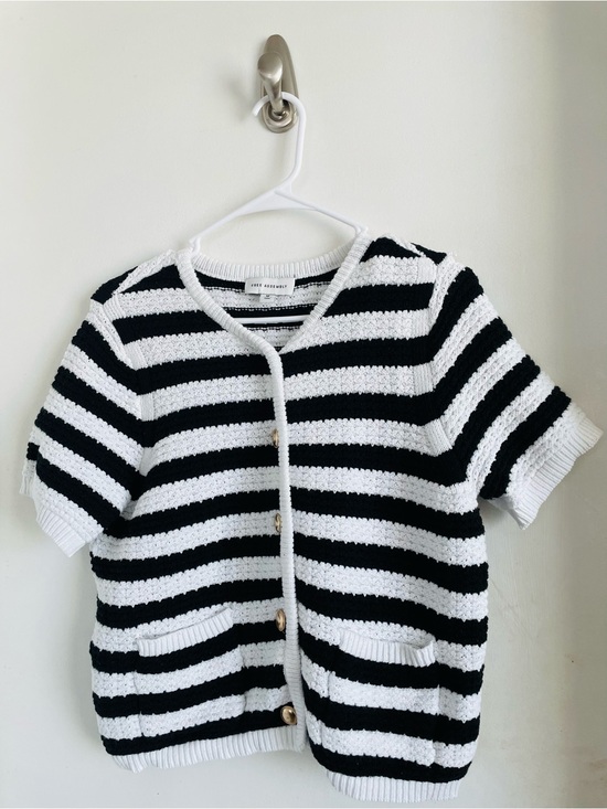 Free Assembly Tops - Striped Short-Sleeve Knit Cardigan - Black & White
63% cotton
37%polyester